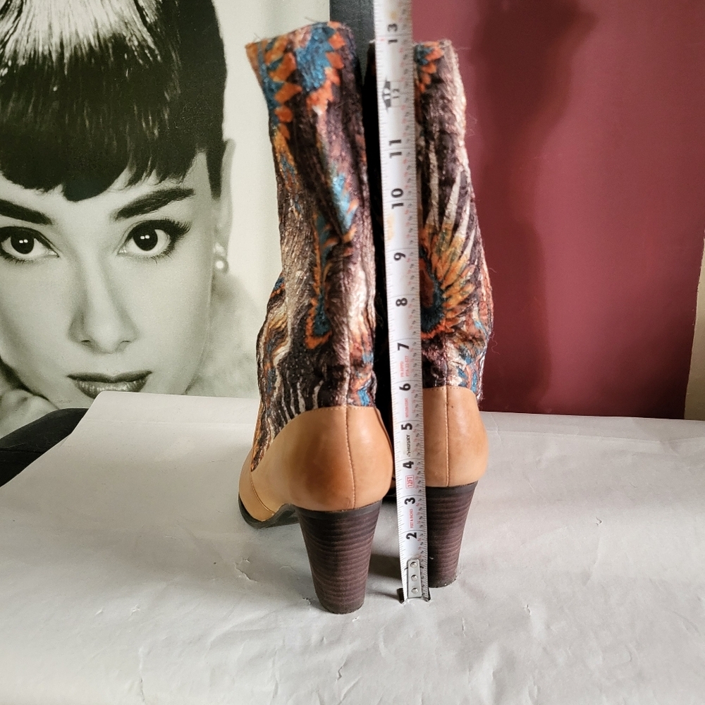 WOMANS ELITE BY CORKYS EMBROIDERED PEACOCK BOOTS SZ 9 - Picture 6 of 12